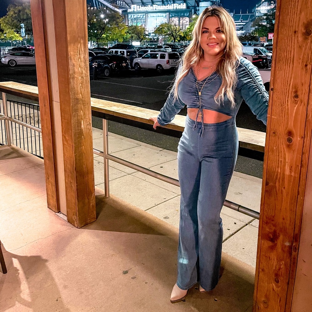 This is a Fashion Nova jumpsuit. Size XL. Only worn once: